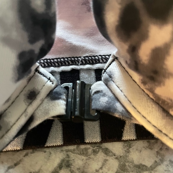 PINK Victoria's Secret Black and White Tie-Dye Bra size 34C - Picture 4 of 4